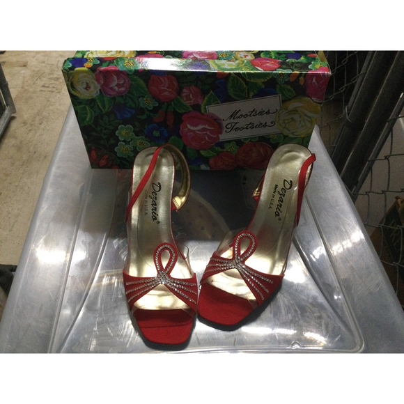 Women's Dezario Heels Size Unknown Red and Gold - Picture 1 of 2